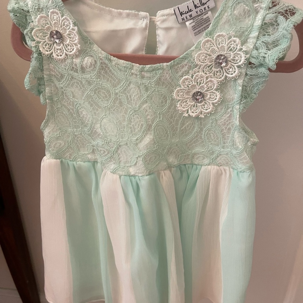 Nicole Miller’s Girl’s top size 4-NWOT
